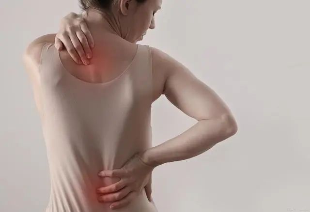 长时间保持一个姿势后腰背部疼痛是为什么