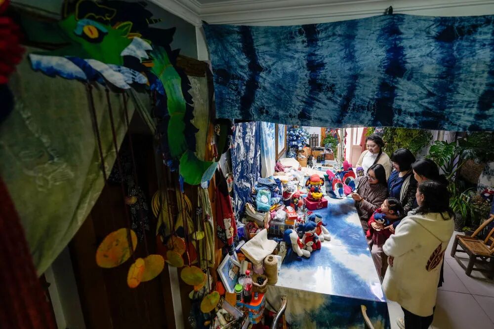 河北唐山：青年接力 “非遗”蜡染传承有新“艺”