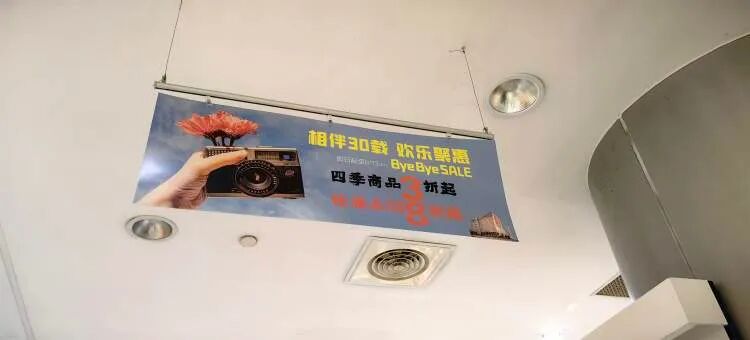 突然宣布关门！上海这里人流翻10倍，商品清仓打折，阿姨爷叔不买也来转转：很久没这么热闹了