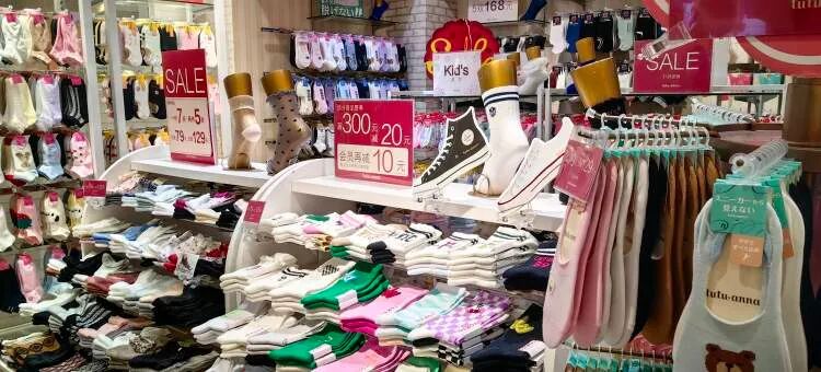 突然宣布关门！上海这里人流翻10倍，商品清仓打折，阿姨爷叔不买也来转转：很久没这么热闹了