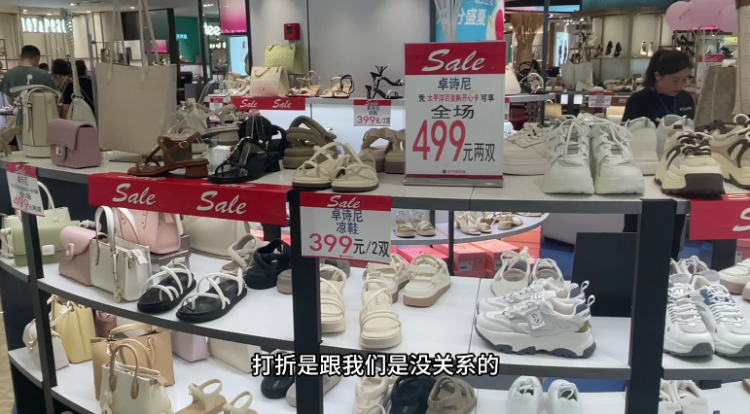 突然宣布关门！上海这里人流翻10倍，商品清仓打折，阿姨爷叔不买也来转转：很久没这么热闹了